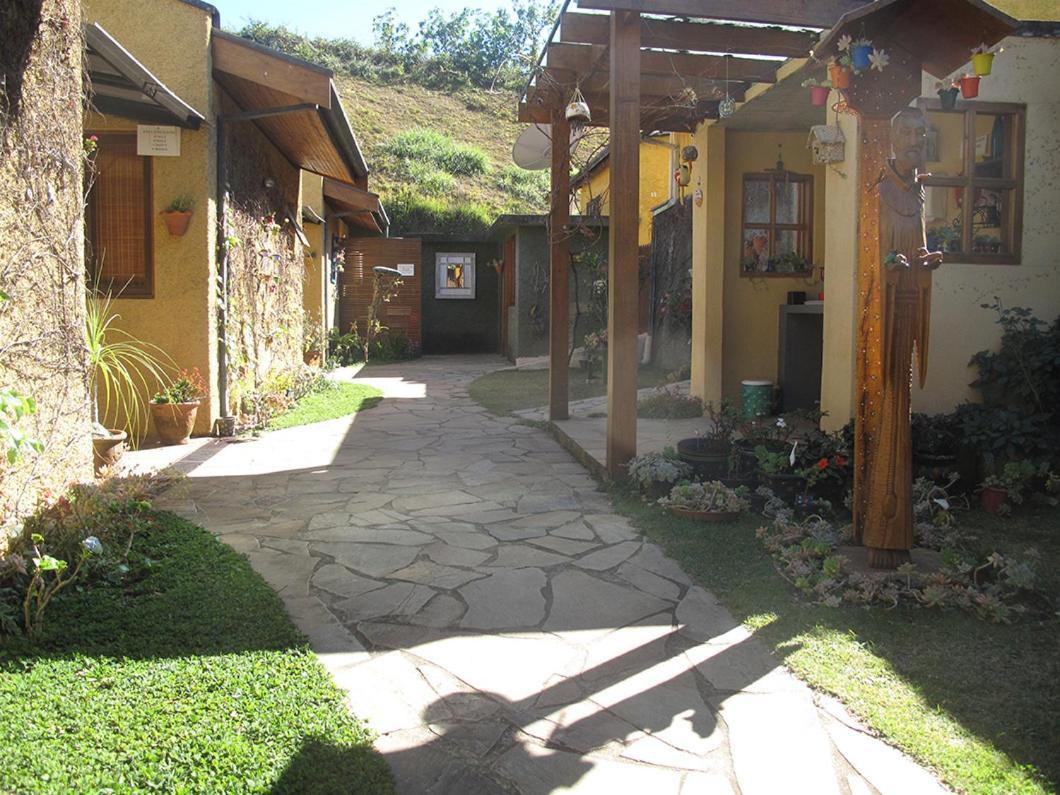 Hospedaria Vila Khepri Gonçalves Exterior foto
